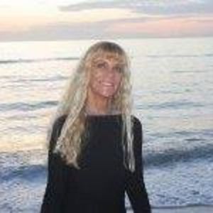 Meet your Posher, Adrianne